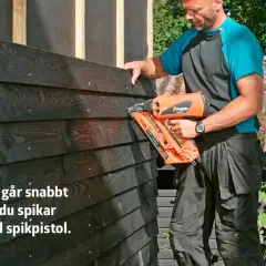 Man spikar panel med spikpistol. Det går snabbt och effektivt att bygga med rätt verktyg.