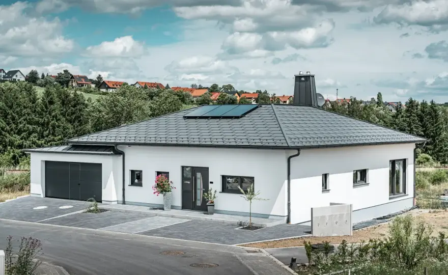 Så väljer du sadeltakets lutning för fasad och skorsten