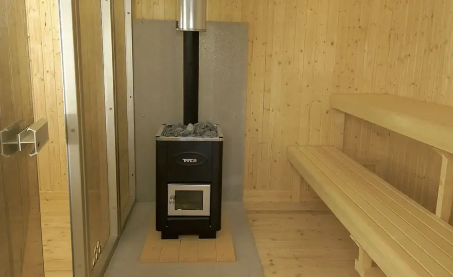 Bygga bastu utomhus - välj plats, typ och regler rätt