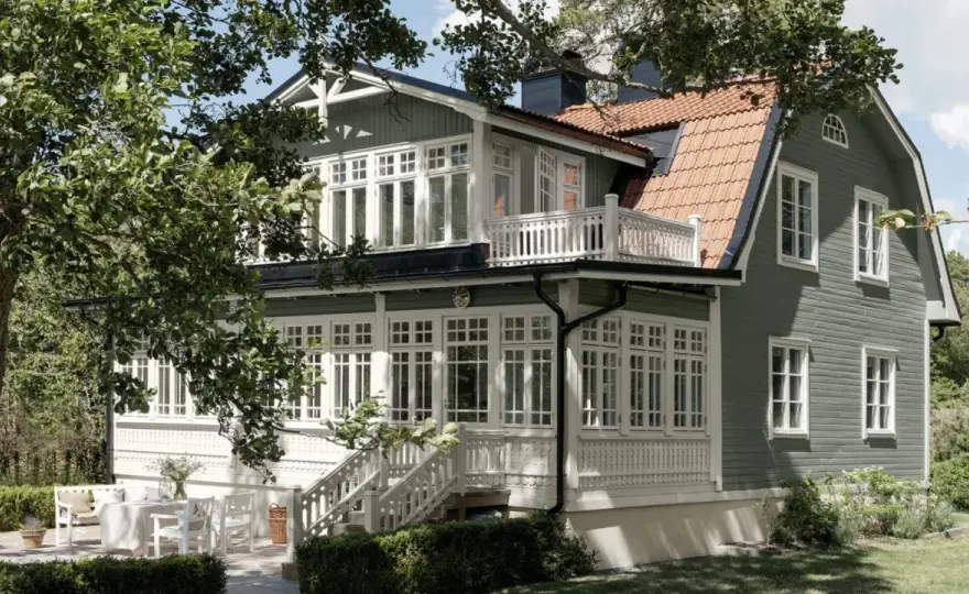 Putsat hus som håller stilen - så väljer du kulör och detaljer